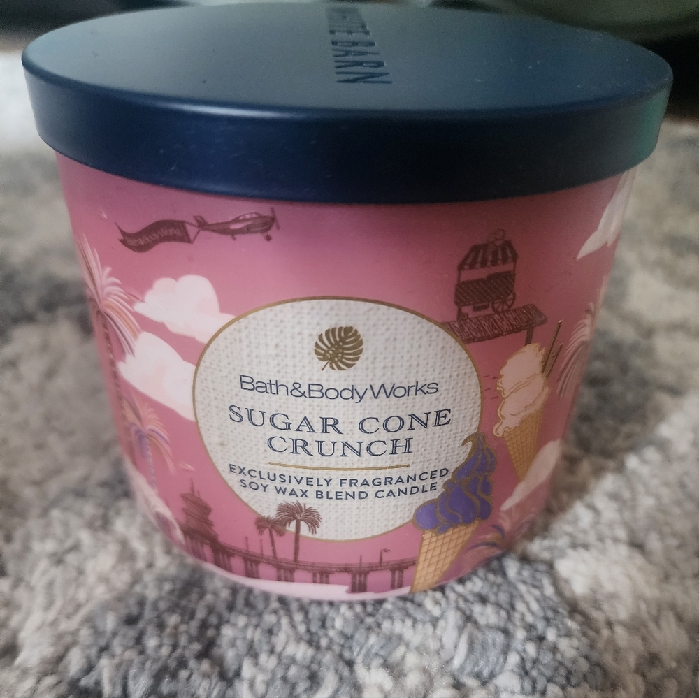 Bath & Body Works Sugar Cone Crunch Candle - Pink and White